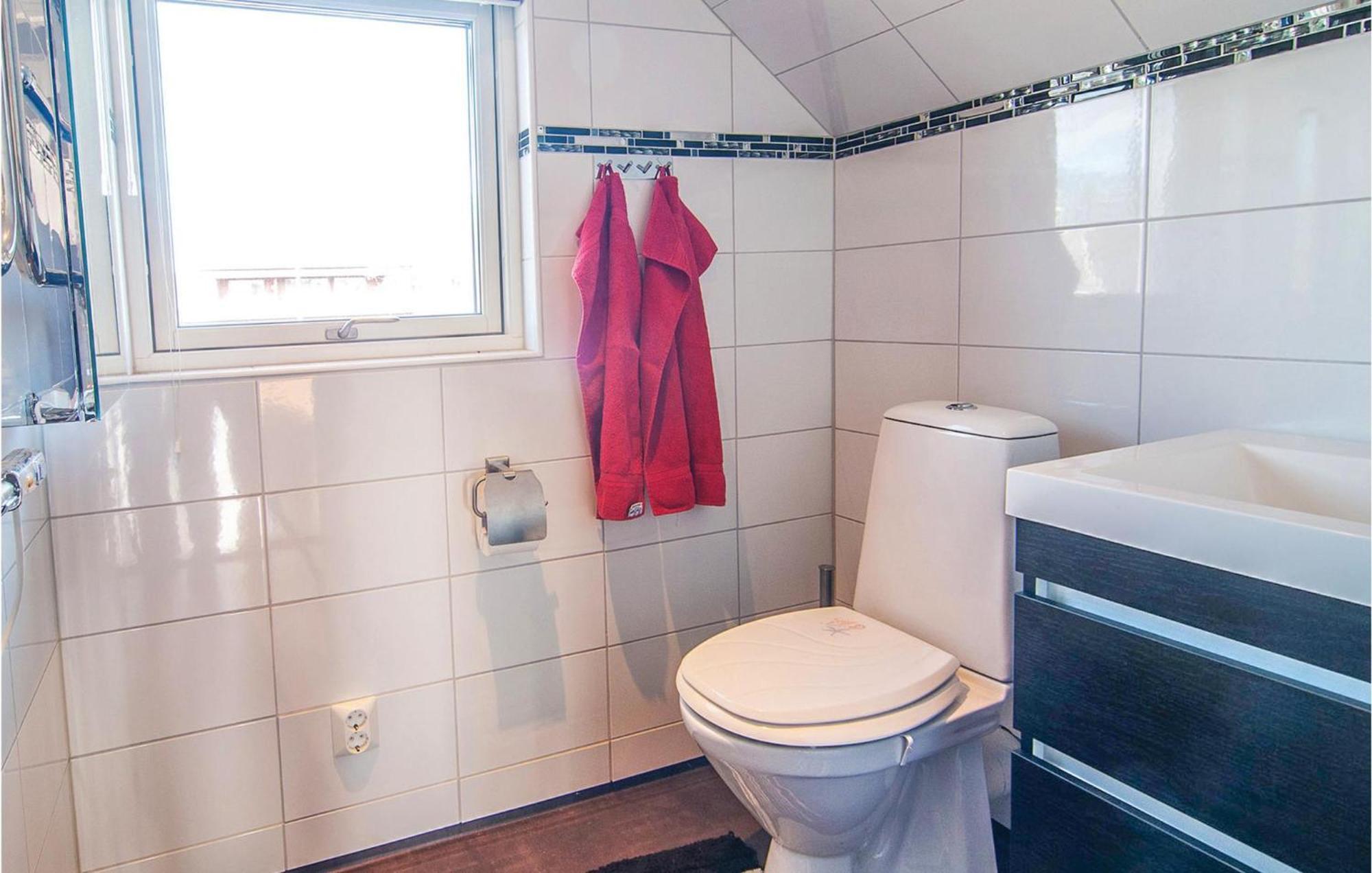 Cozy Apartment In Klintehamn With Wifi ภายนอก รูปภาพ